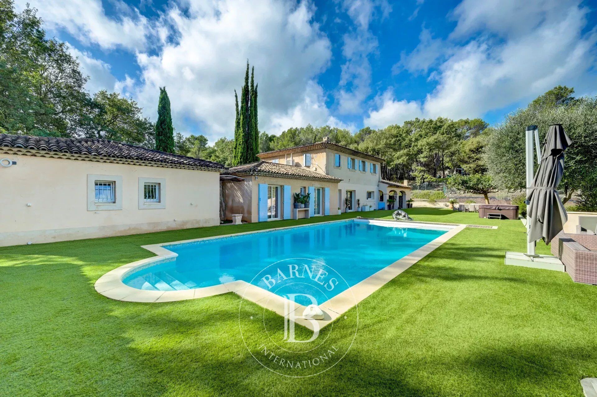 Villa / Maison 10 pièces  à vendre Aix-en-Provence 13100