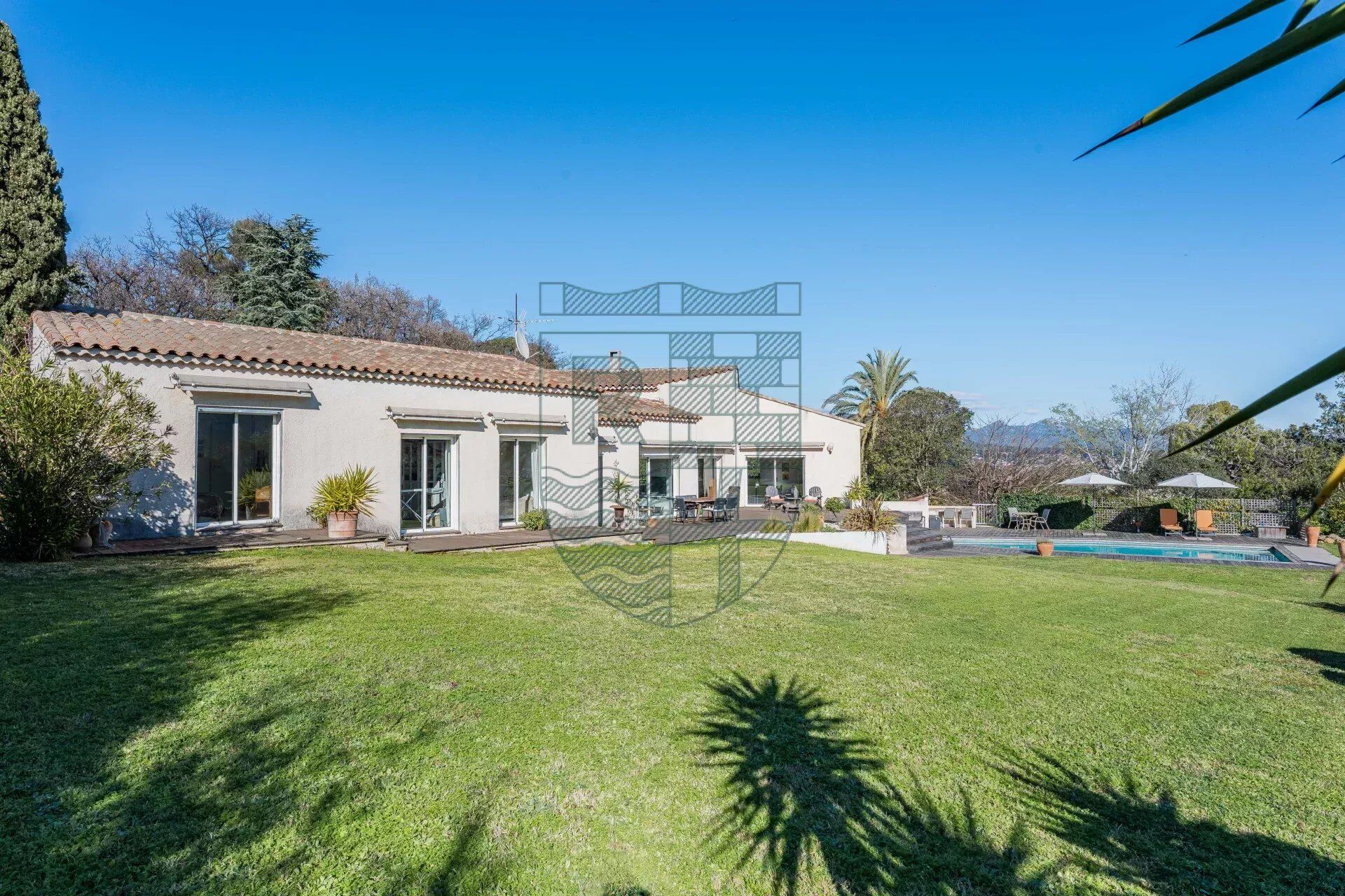 Villa / Maison  T9 à vendre Marseille 12eme 13012