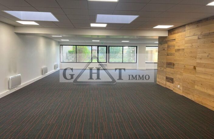 238 M² BUREAUX A VENDRE – PARIS 17ᵉ - A DEUX PAS DE L' ARC DE TRIOMPHE — photo 2