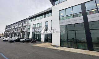 Local industriel  3362 m² à louer à Ivry-sur-Seine (94200)