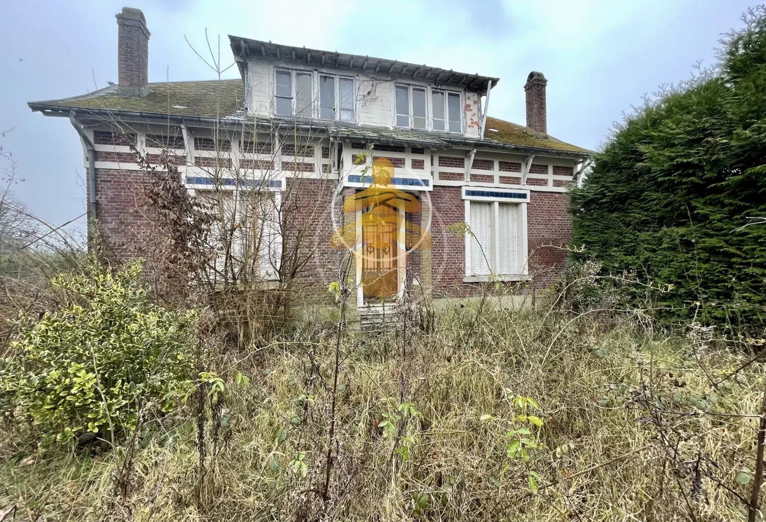 Maison à renover à LA FERE — photo 1