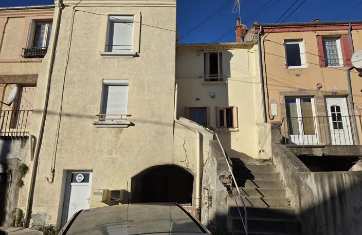 DOUBLE MAISON DE BOURG AVEC PETIT EXTERIEUR — photo 3