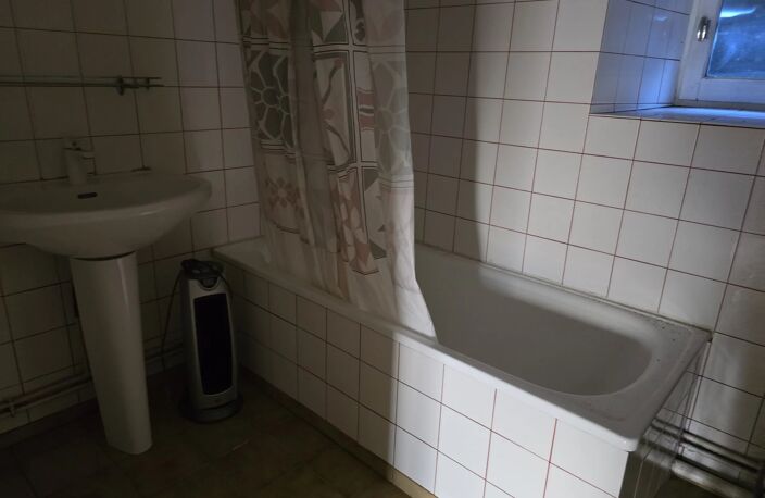 DOUBLE MAISON DE BOURG AVEC PETIT EXTERIEUR — photo 5