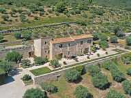 Gordes : authentique ferme rénovée en position ultra dominante s — photo 2