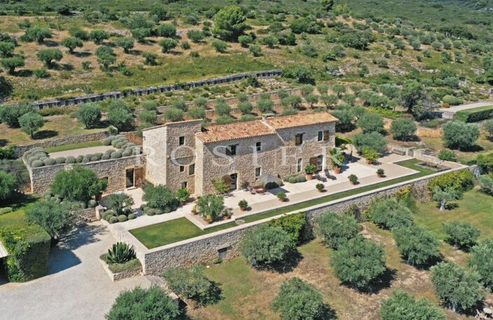 Gordes : authentique ferme rénovée en position ultra dominante s — photo 2