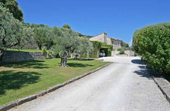 Gordes : authentique ferme rénovée en position ultra dominante s — photo 3