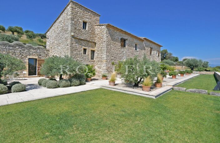 Gordes : authentique ferme rénovée en position ultra dominante s — photo 5