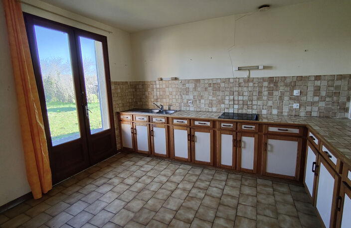 VILLA AVEC GRAND TERRAIN DE 2300m² — photo 4