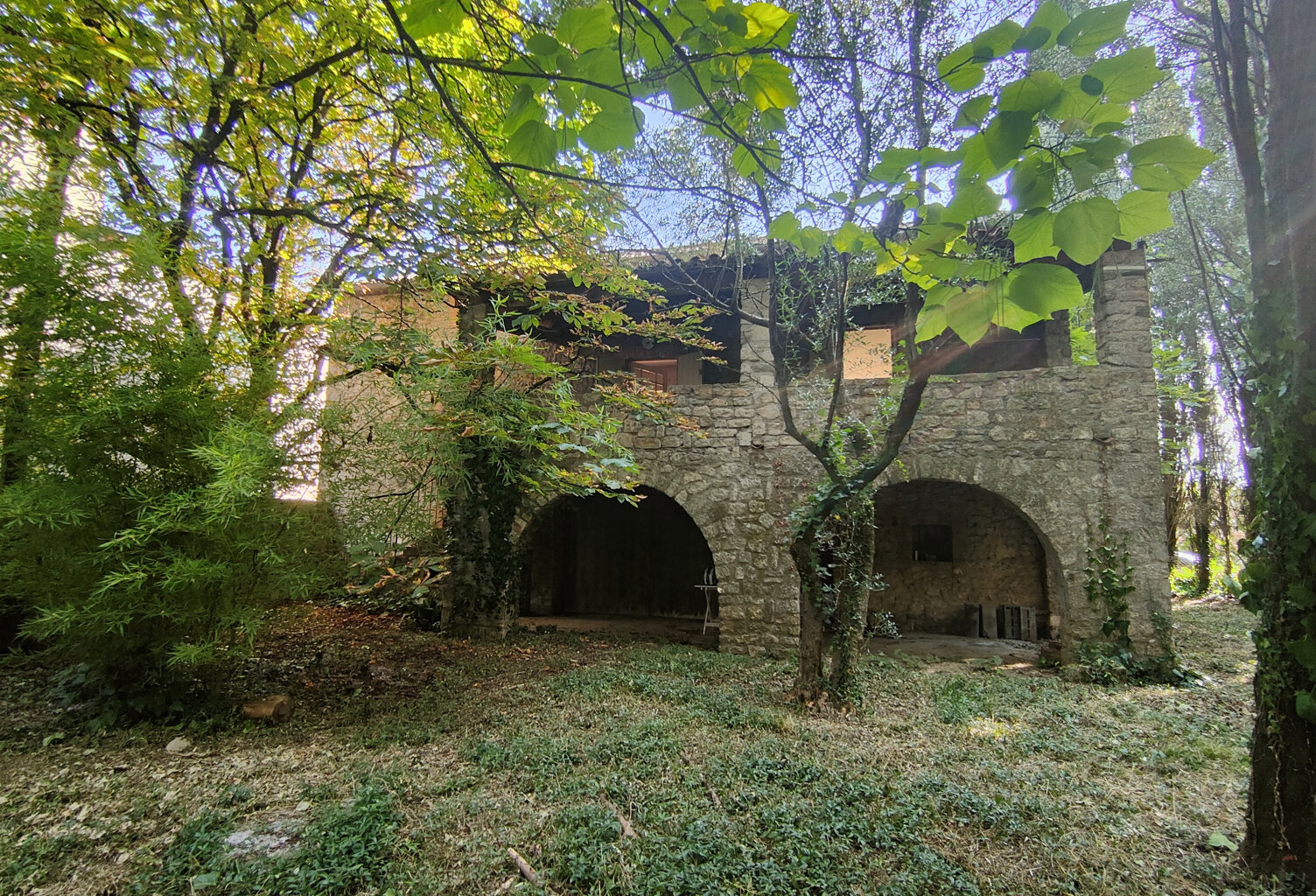 PROPRIETE AVEC MAISON EN PIERRES AVEC GRAND TERRAIN SUR VALLON P — photo 1