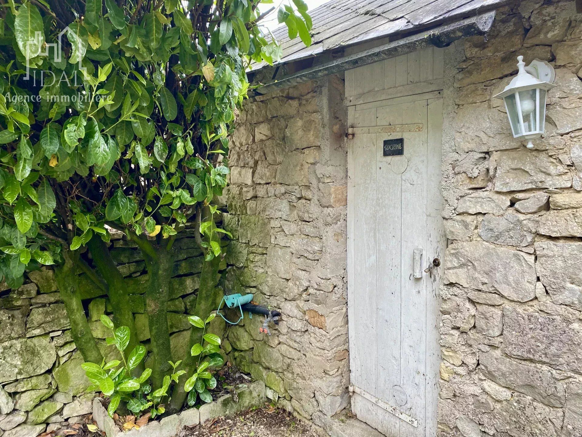 Photo Maison de village en pierre avec cour privative et terrain image 2/4