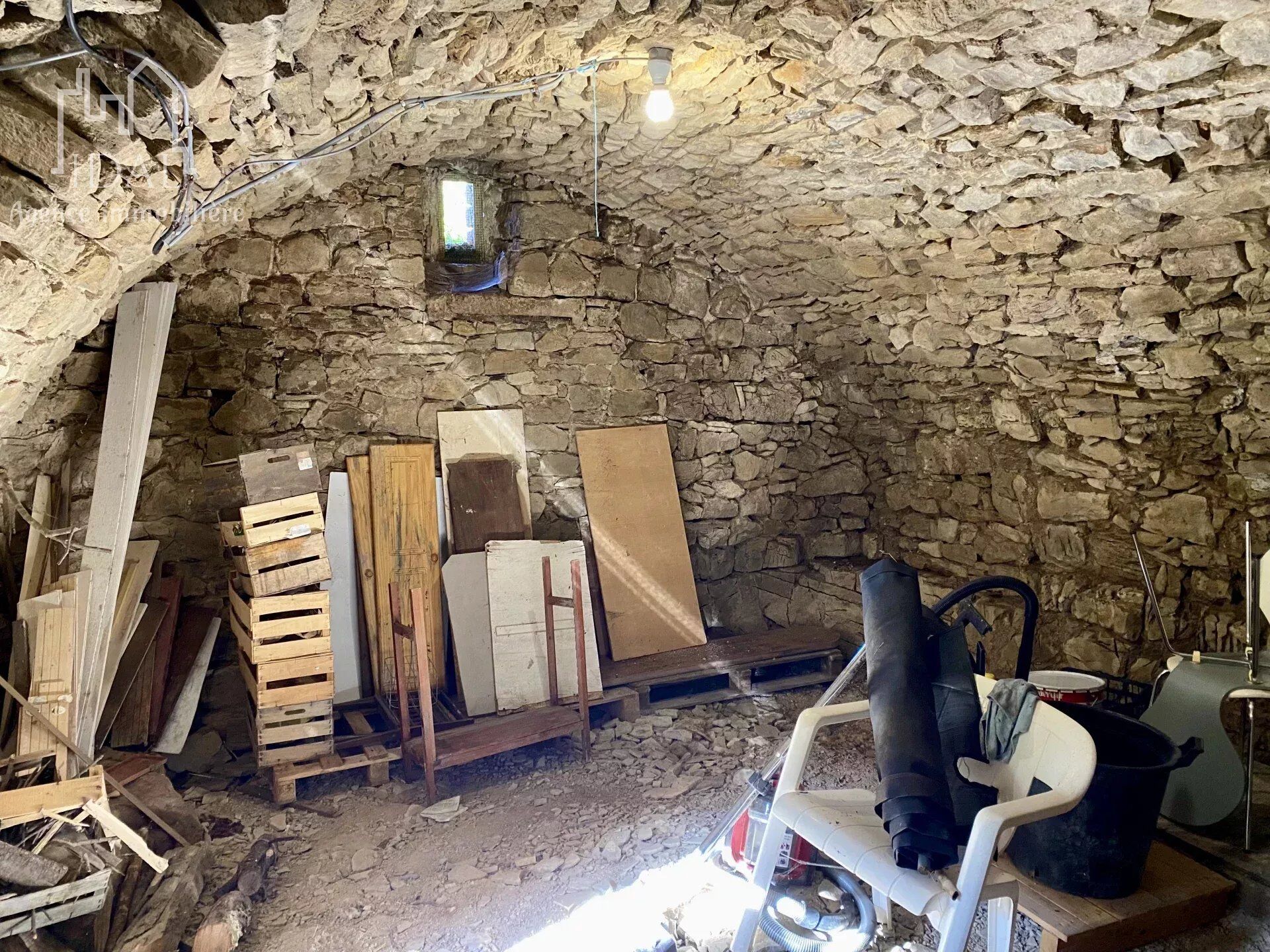 Photo Maison de village en pierre avec cour privative et terrain image 4/4