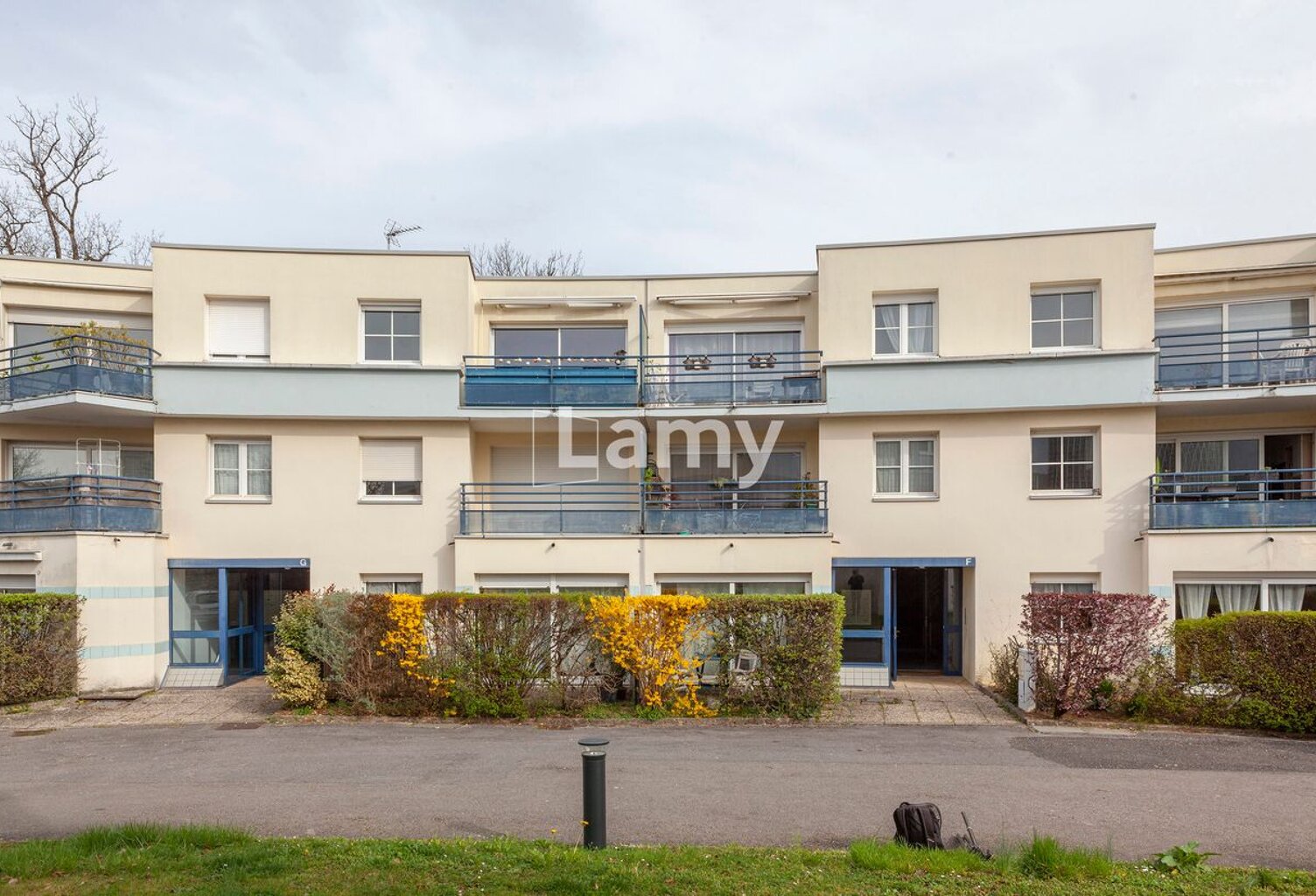 Appartement+ Stationnement + Cave  — photo 1