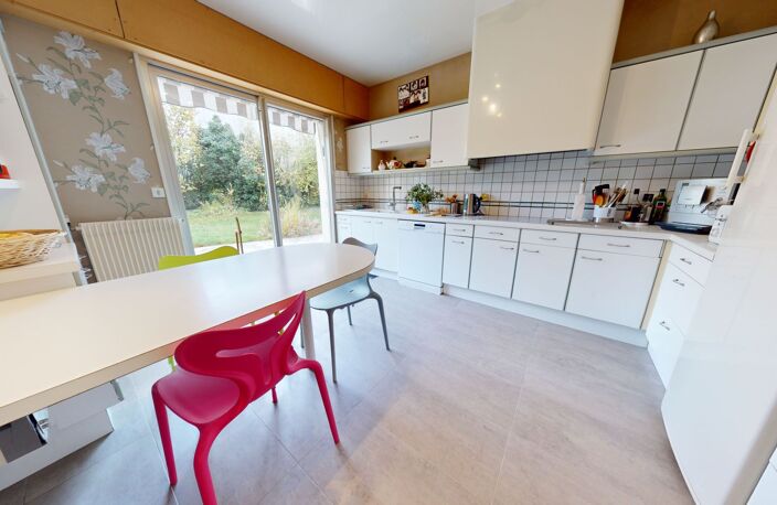 TINQUEUX - MAISON A VENDRE 6 CHAMBRES, 1 BUREAU, JARDIN, GARAGES — photo 5