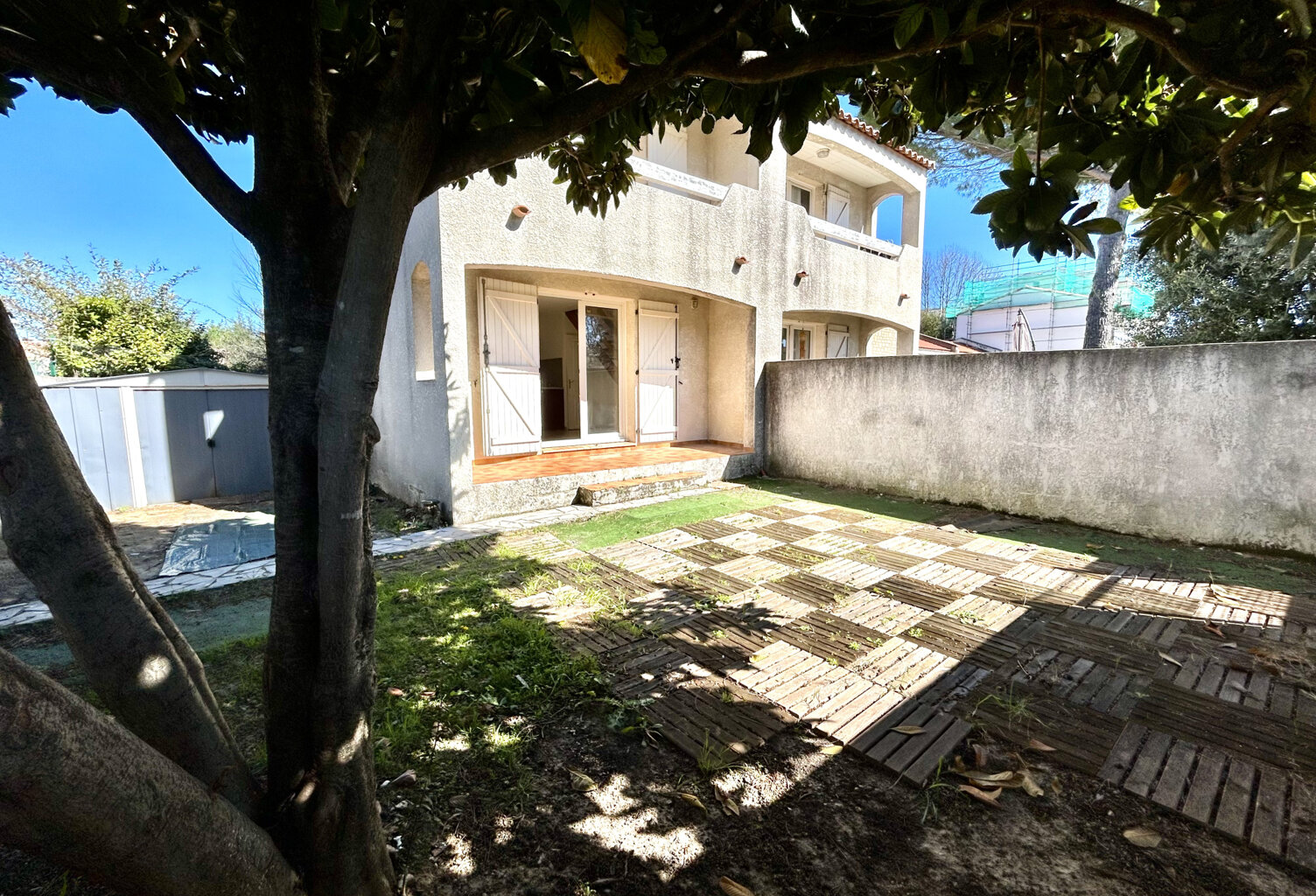 JACOU - Appartement deux pièces d'environ 37 m2 avec un jard — photo 1