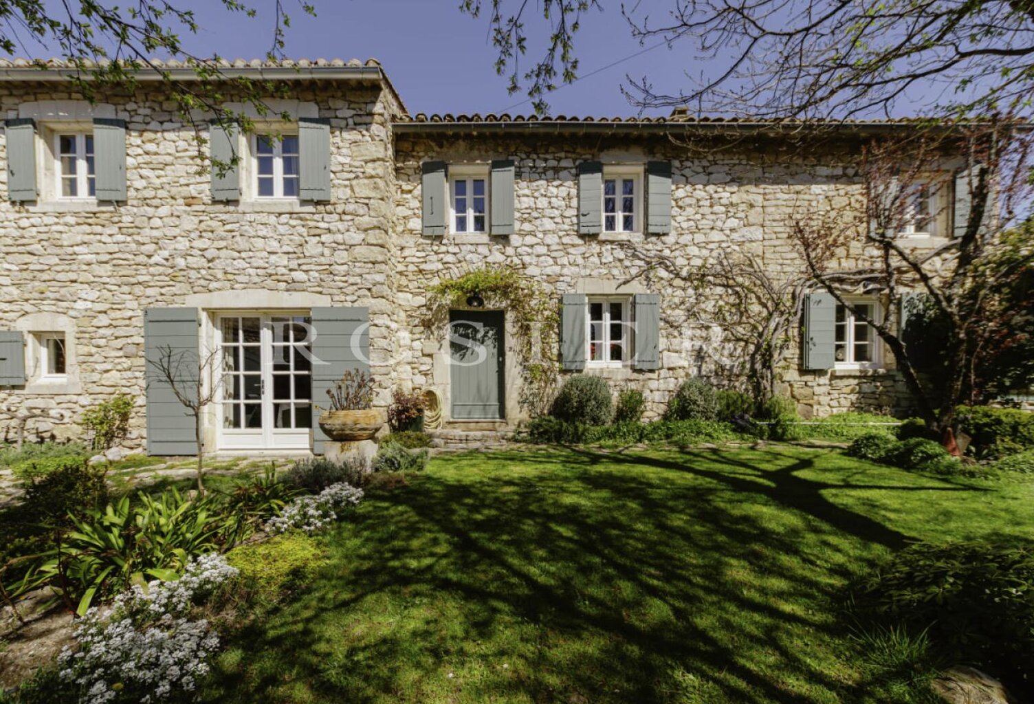 Proche Gordes, maison de hameau rénovée — photo 1