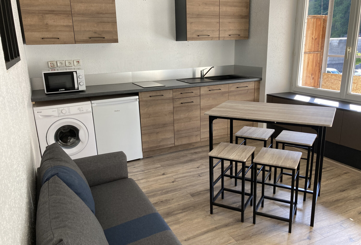 LOCATION APPARTEMENT MEUBLE AU CENTRE VILLE DE MOIRANS-EN-MO — photo 1