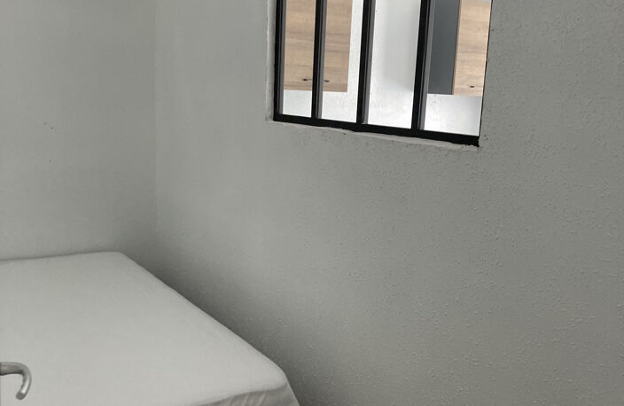 LOCATION APPARTEMENT MEUBLE AU CENTRE VILLE DE MOIRANS-EN-MO — photo 4