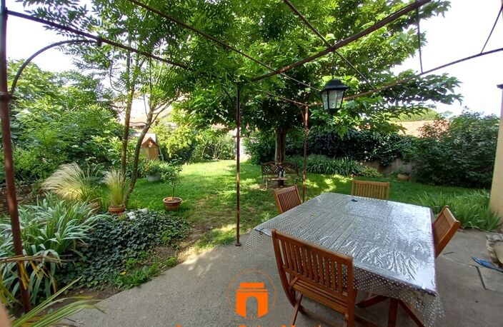 Villa — photo 2