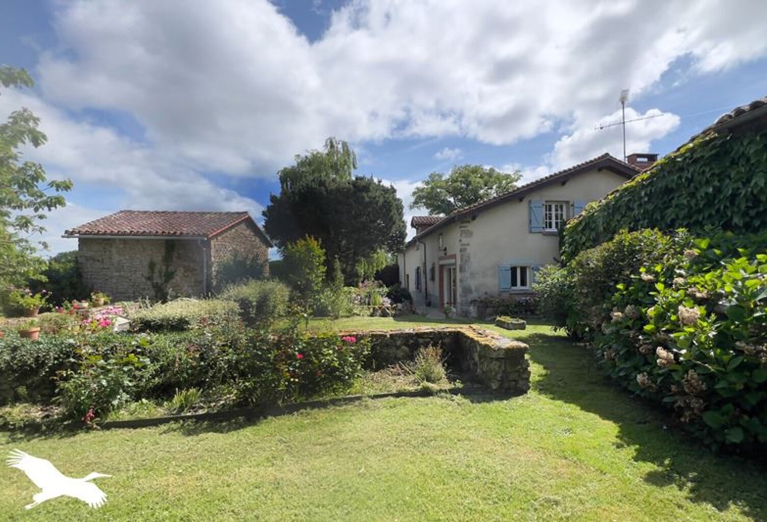 Maison en pierre de 6 pièces principales — photo 1