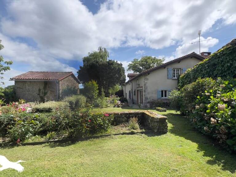 Maison en pierre de 6 pièces principales — photo 1