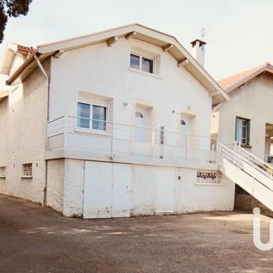 Immeuble  411000 €