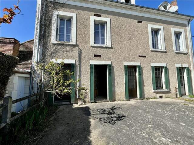 Maison en pierre de 8 pièces principales — photo du bien