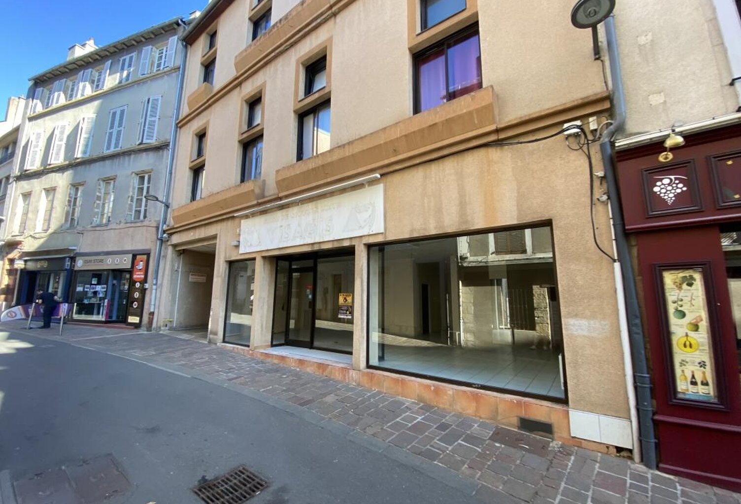 Cente ville Rodez, local commercial d'une superficie de 106 m² environ avec belle vitrine de 8 m de long — photo 1