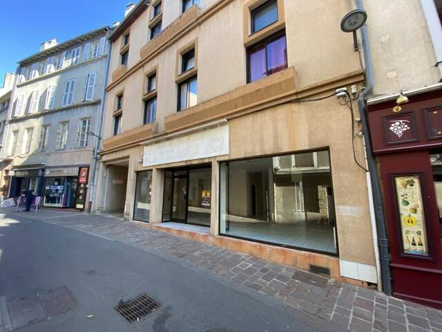 Cente ville Rodez, local commercial d'une superficie de 106 m² environ avec belle vitrine de 8 m de long — photo du bien
