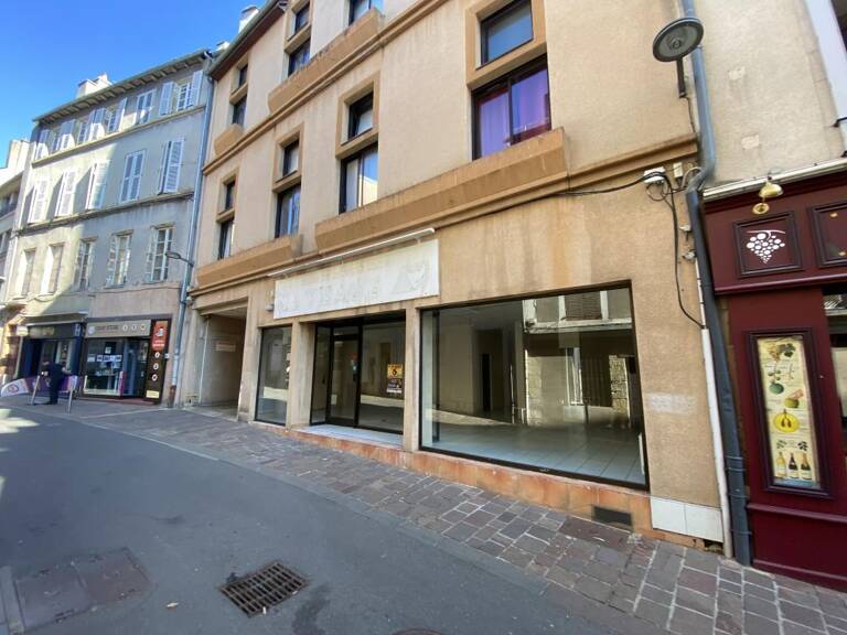 Cente ville Rodez, local commercial d'une superficie de 106 m² environ avec belle vitrine de 8 m de long — photo 1