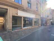 Cente ville Rodez, local commercial d'une superficie de 106 m² environ avec belle vitrine de 8 m de long — photo 2