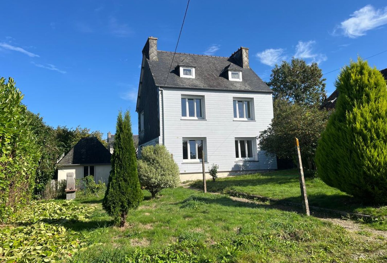 A VENDRE - Charmante Maison avec Jardin en centre de Rostrenen — photo 1