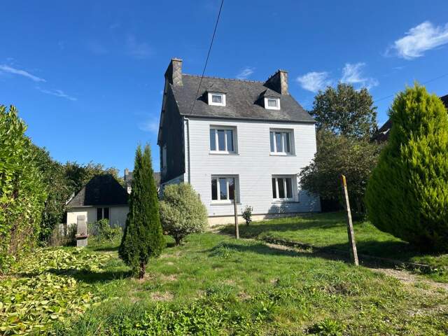 A VENDRE - Charmante Maison avec Jardin en centre de Rostrenen — photo du bien