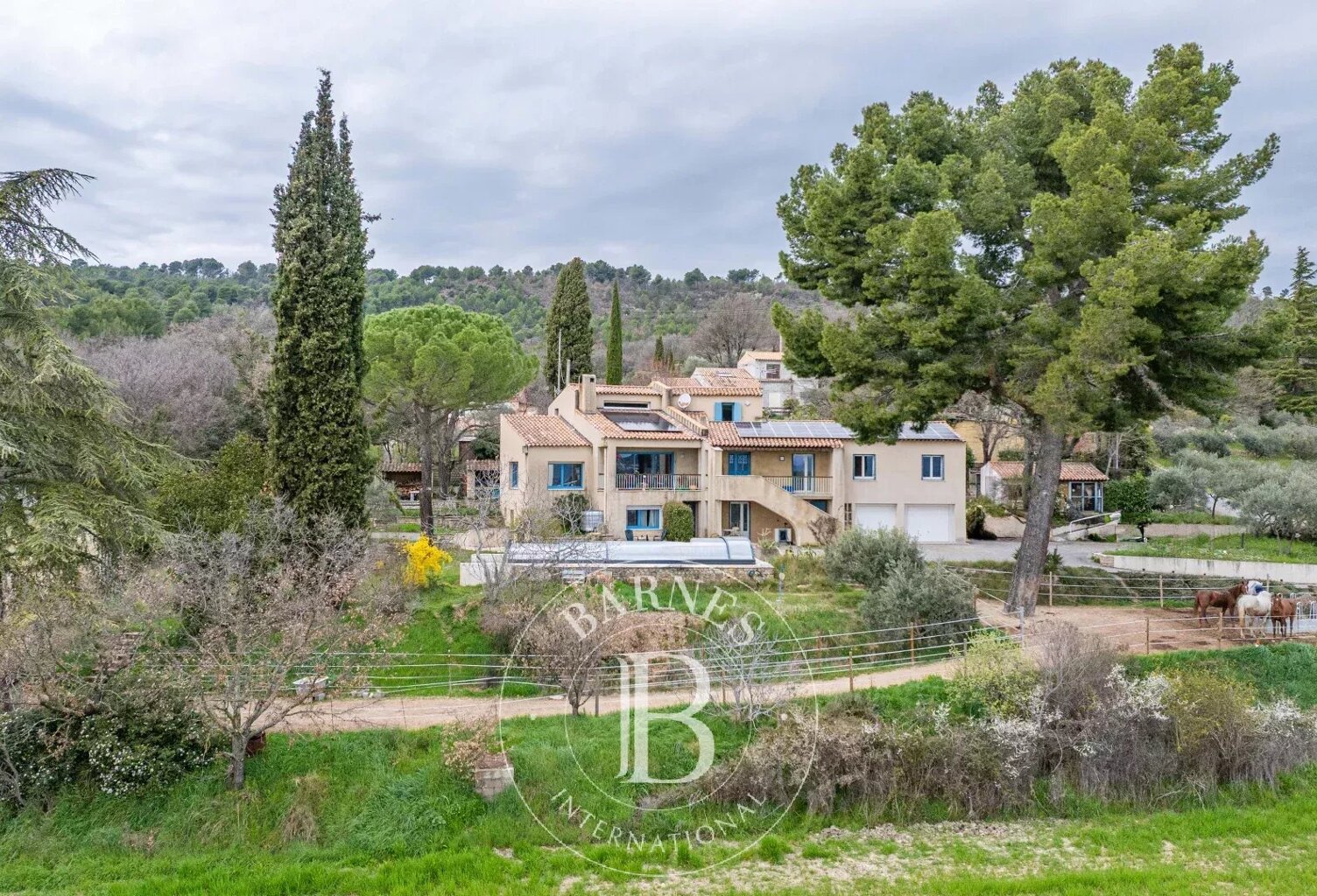 MANOSQUE- MAISON 308 M2- 7 CHAMBRES - PISCINE - JARDIN 4000M2 — photo 1