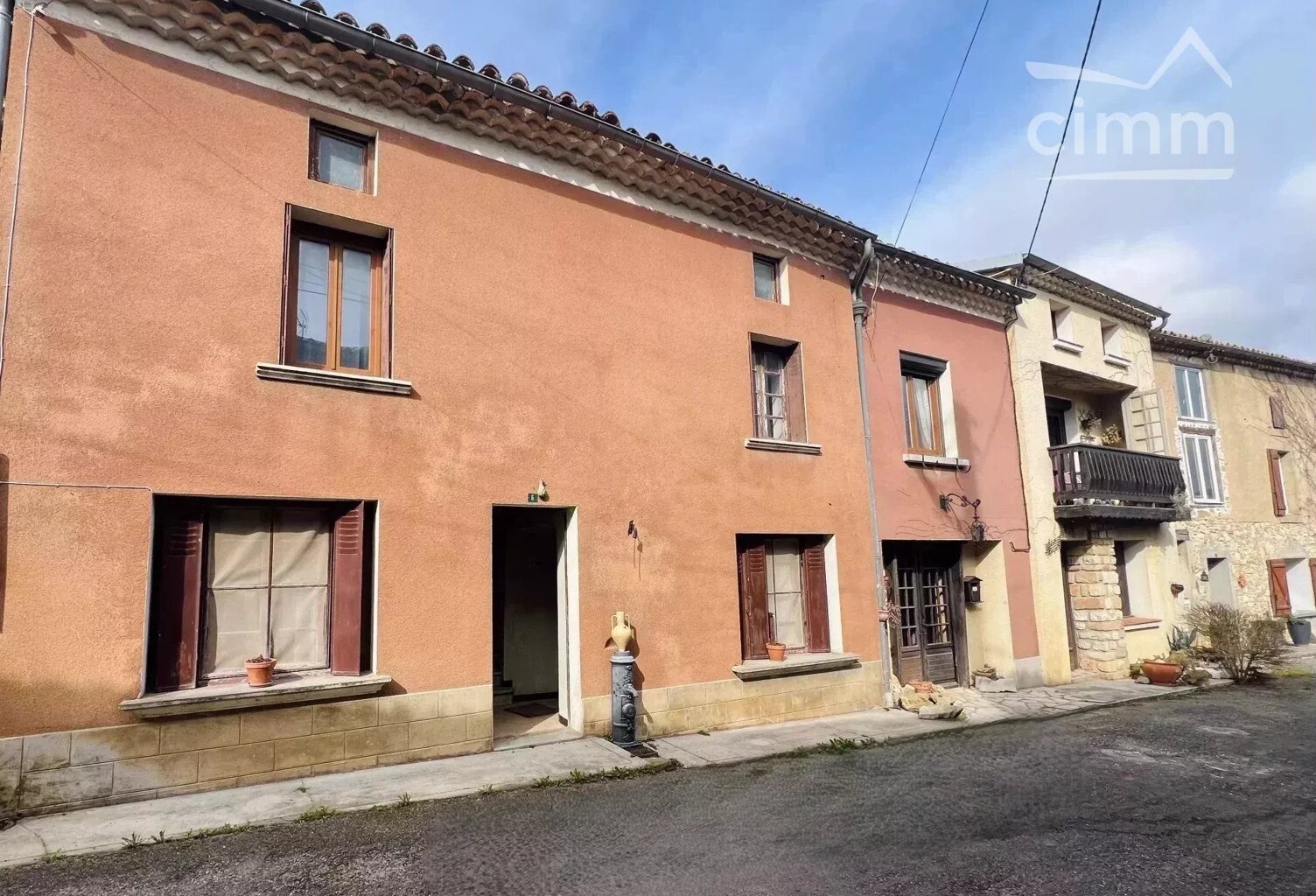 Maison de village avec jardin à fort potentiel — photo 1