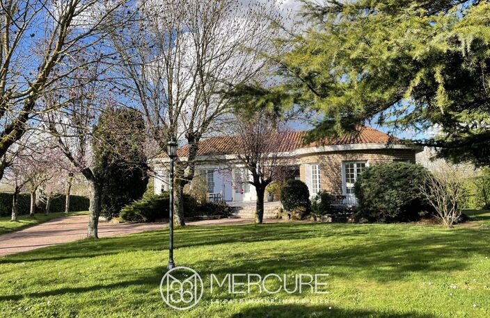 MAISON AU CALME AVEC DEPENDANCES ET PISCINE — photo 2