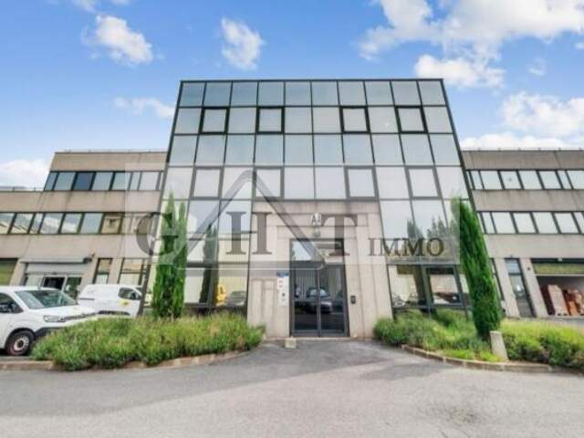 ENTREPOT/ BUREAU A LOUER IVRY SUR SEINE — photo du bien