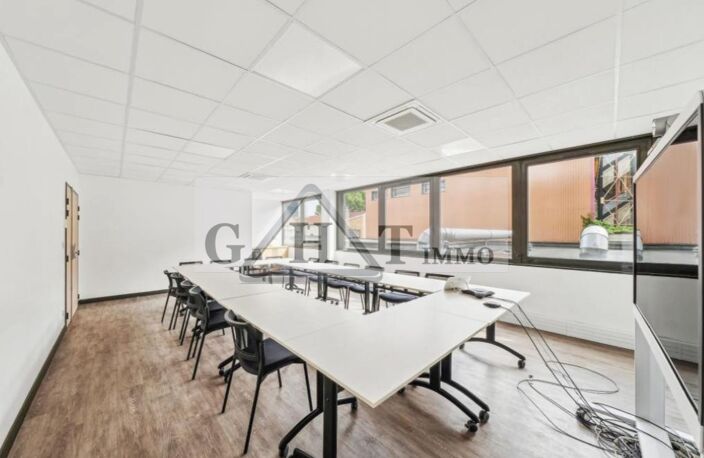 ENTREPOT/ BUREAU A LOUER IVRY SUR SEINE — photo 3
