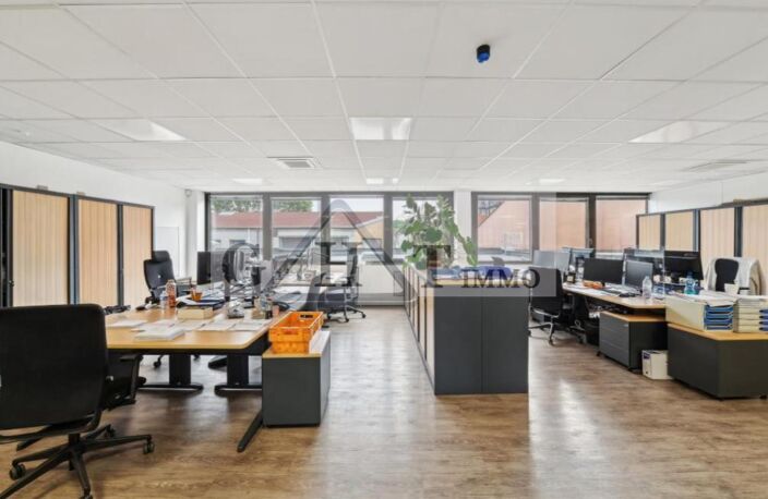 ENTREPOT/ BUREAU A LOUER IVRY SUR SEINE — photo 4