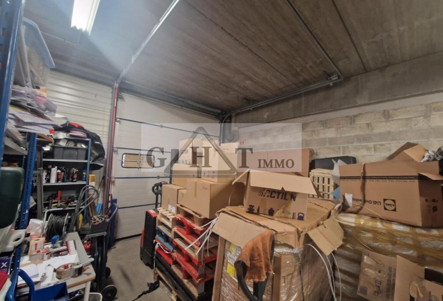 A VENDRE 260 M²  LOCAL D'ACTIVITE ENTREPOT BUREAUX A STAINS — photo 1