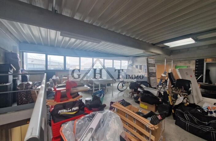 A VENDRE 260 M²  LOCAL D'ACTIVITE ENTREPOT BUREAUX A STAINS — photo 2