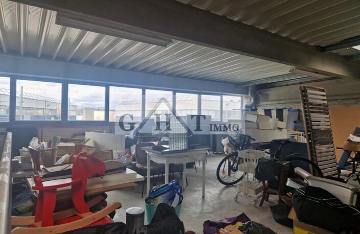 A VENDRE 260 M²  LOCAL D'ACTIVITE ENTREPOT BUREAUX A STAINS — photo 4