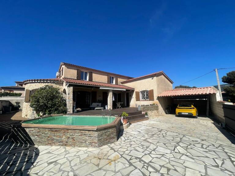 A VENDRE SANARY SUR MER 83110 VILLA 6 PIECES POSSIBILTE 2 LOGEMENTS 4 CHAMBRES JARDIN PISCINE — photo 1