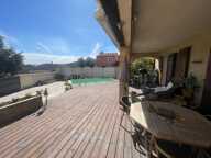 A VENDRE SANARY SUR MER 83110 VILLA 6 PIECES POSSIBILTE 2 LOGEMENTS 4 CHAMBRES JARDIN PISCINE — photo 2