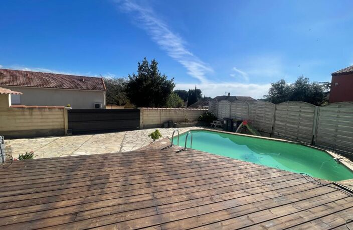 A VENDRE SANARY SUR MER 83110 VILLA 6 PIECES POSSIBILTE 2 LOGEMENTS 4 CHAMBRES JARDIN PISCINE — photo 3
