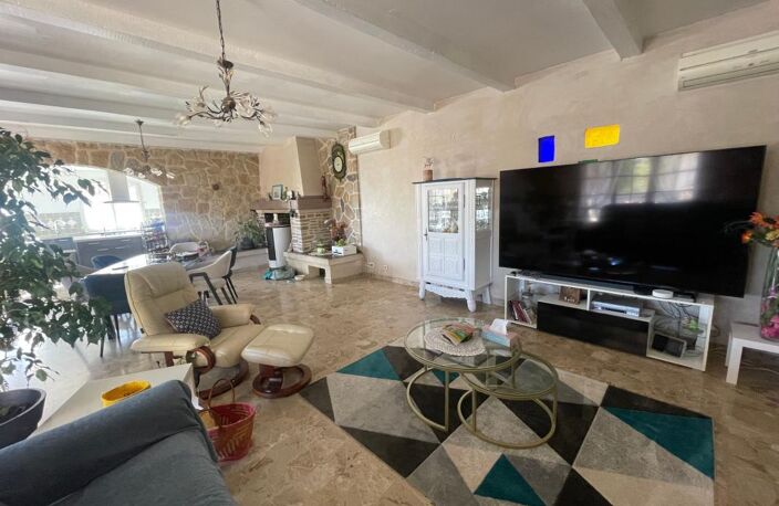 A VENDRE SANARY SUR MER 83110 VILLA 6 PIECES POSSIBILTE 2 LOGEMENTS 4 CHAMBRES JARDIN PISCINE — photo 4