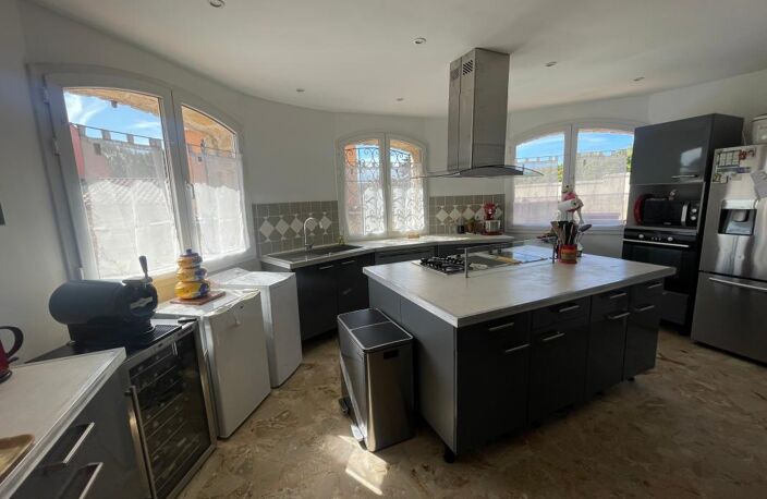 A VENDRE SANARY SUR MER 83110 VILLA 6 PIECES POSSIBILTE 2 LOGEMENTS 4 CHAMBRES JARDIN PISCINE — photo 5