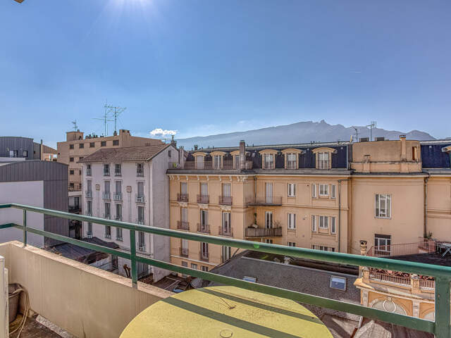 T3/T4 AVEC BALCON ET CAVE — photo du bien