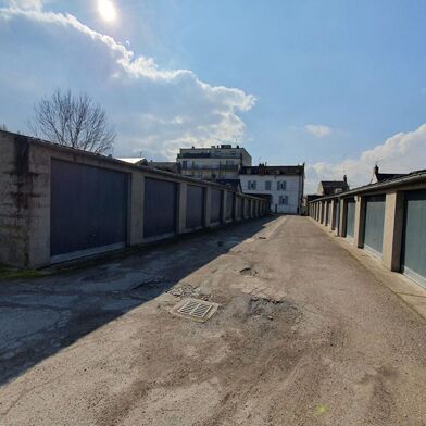 Garage  85990 €