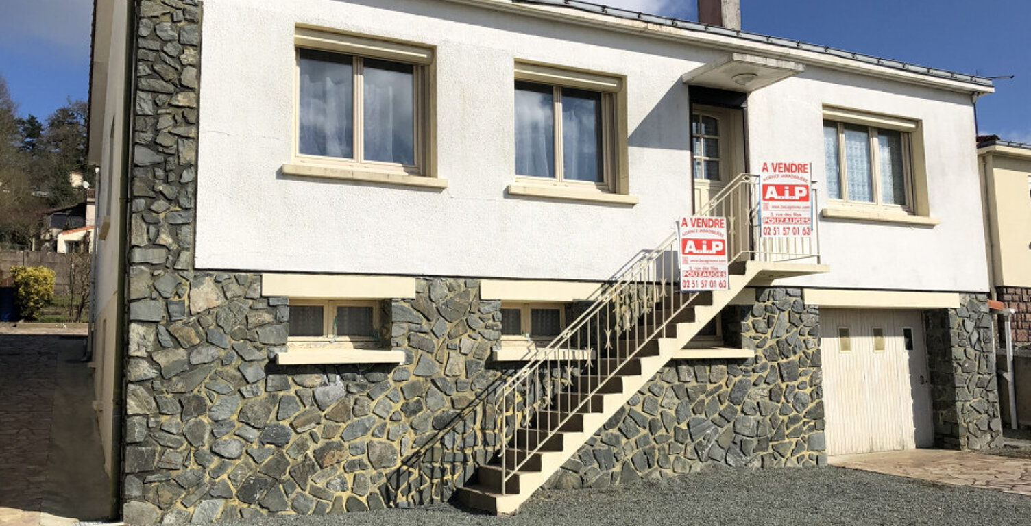 Maison 4 chambres - POUZAUGES — photo 1