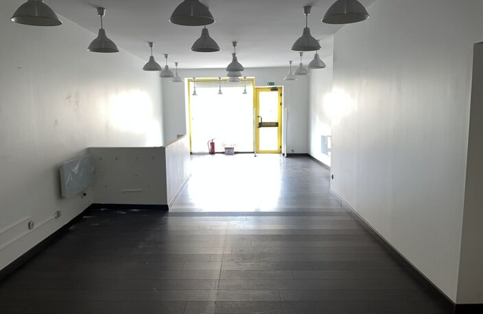 Local commercial Boutique — photo 3